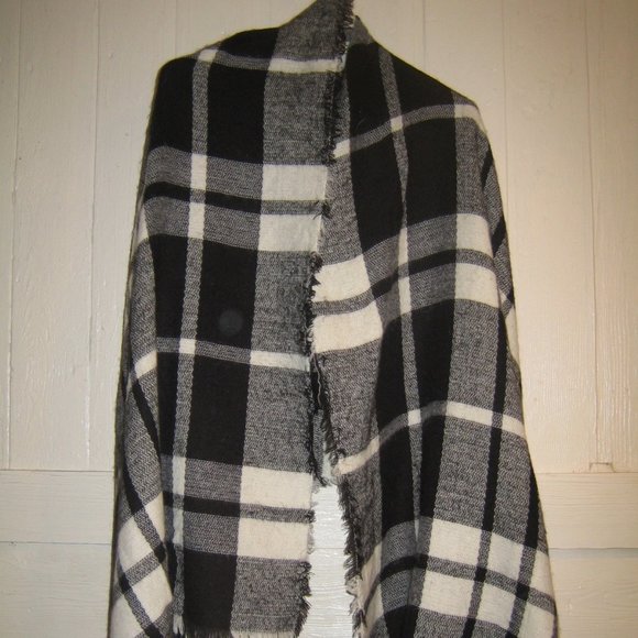 Old Navy BLACK & WHITE PLAID scarf / wrap - Picture 4 of 4